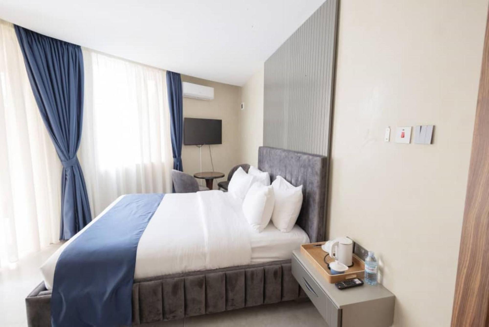Grik Hotel - Entebbe Eksteriør bilde