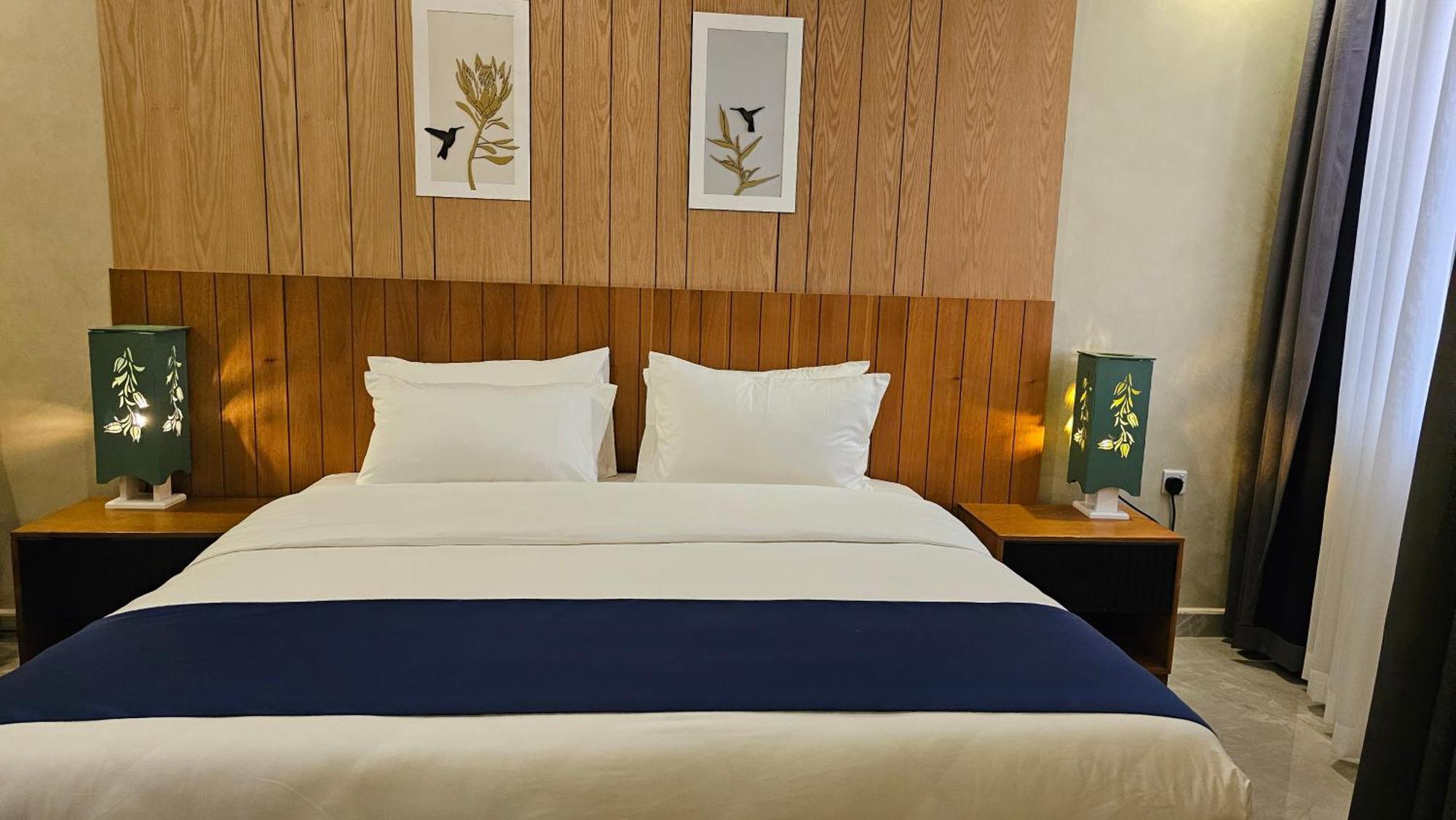 Grik Hotel - Entebbe Eksteriør bilde