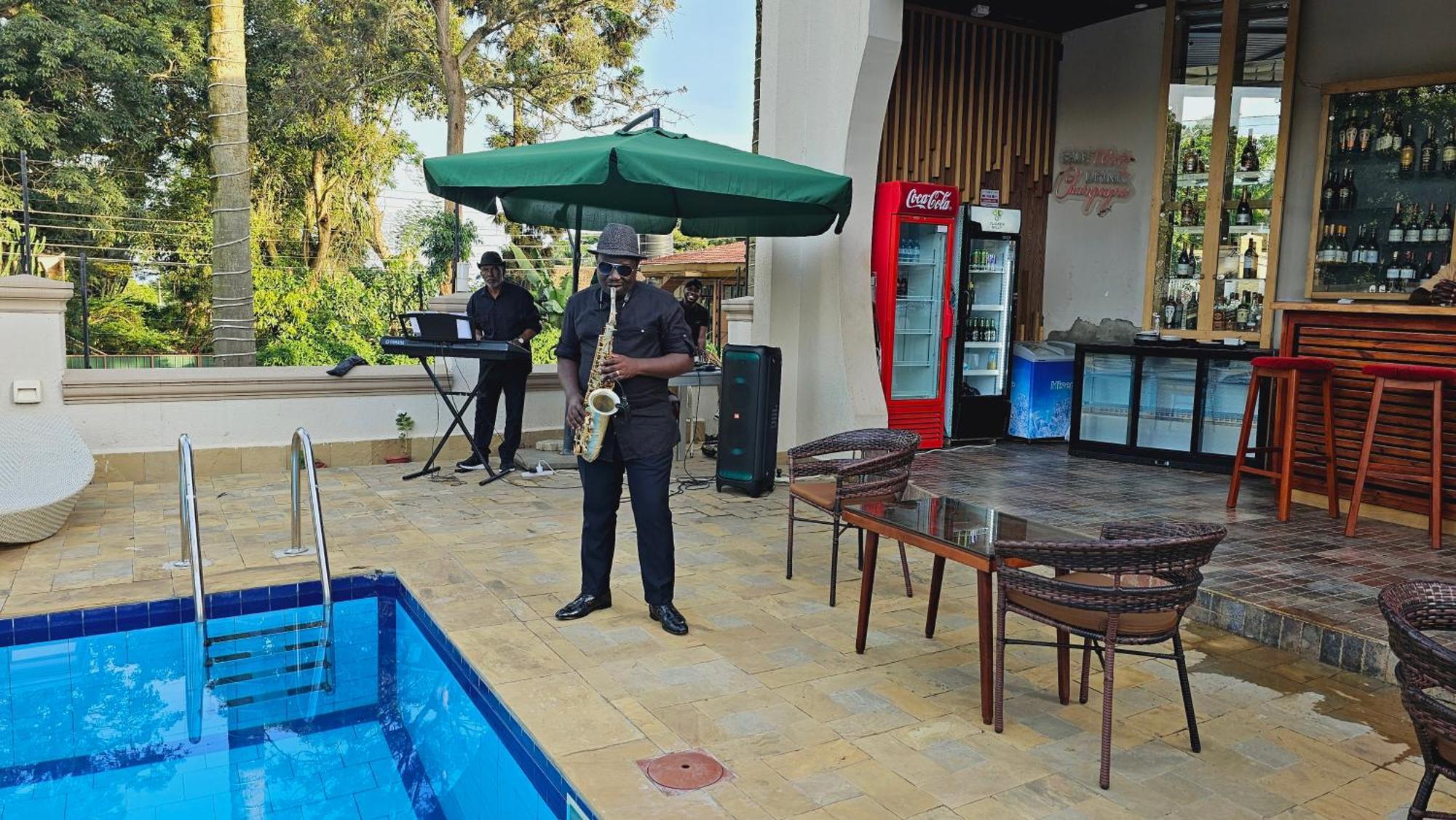 Grik Hotel - Entebbe Eksteriør bilde